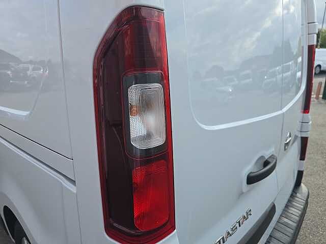 Nissan Primastar 2.0dCi (110ps) Tekna 30 L1H1 Panel Van