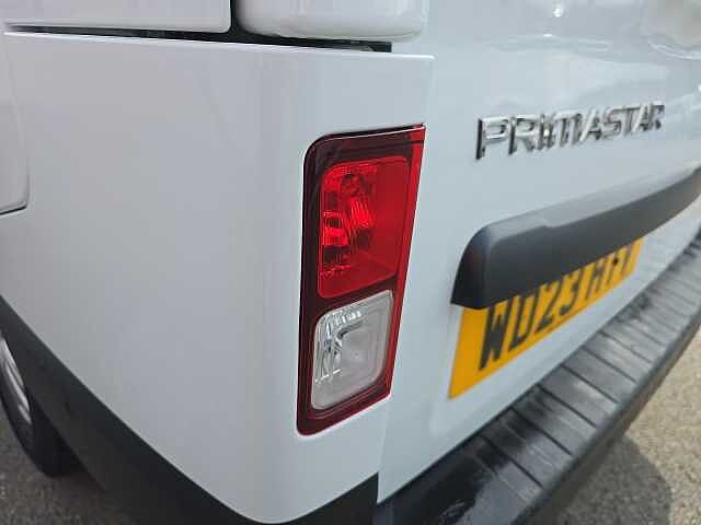 Nissan Primastar 2.0dCi (110ps) Tekna 30 L1H1 Panel Van