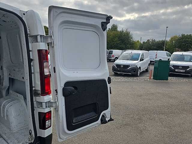 Nissan Primastar 2.0dCi (110ps) Tekna 30 L1H1 Panel Van