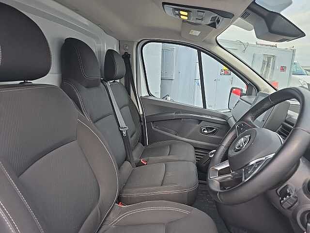 Nissan Primastar 2.0dCi (110ps) Tekna 30 L1H1 Panel Van