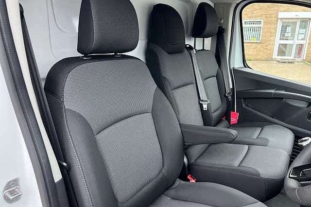 Nissan Primastar 2.0 dCi 130ps H1 Acenta Van