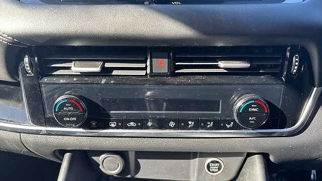 Nissan Qashqai 1.3 DiG-T MH N-Connecta 5dr