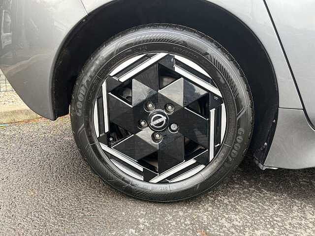 Nissan LEAF 39kWh Acenta Hatchback 5dr Electric Auto (150 ps)