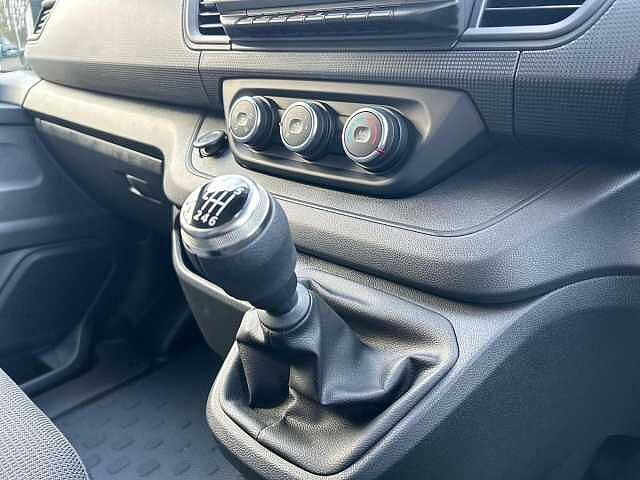 Nissan Primastar 2.0 dCi 30 Acenta L2 H1 Euro 6 (s/s) 5dr