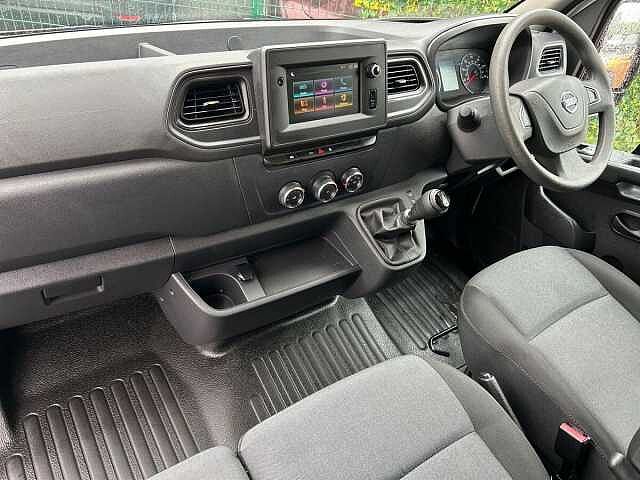 Nissan Interstar 2.3 dCi 28 Tekna Panel Van 4dr Diesel Manual FWD L1 Euro 6 (110 ps)