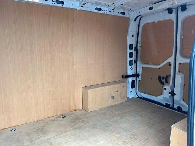 Nissan Interstar 2.3 dCi 28 Tekna Panel Van 4dr Diesel Manual FWD L1 Euro 6 (110 ps)