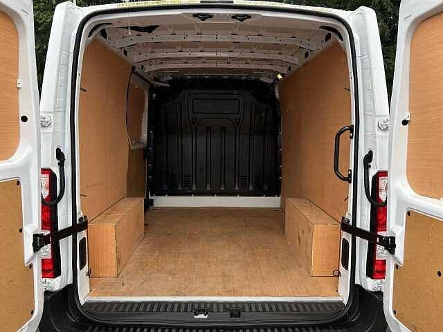 Nissan Interstar 2.3 dCi 28 Tekna Panel Van 4dr Diesel Manual FWD L1 Euro 6 (110 ps)