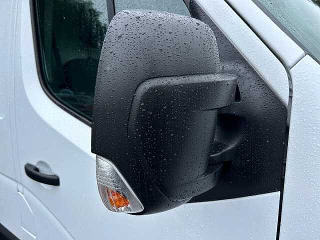 Nissan Interstar 2.3 dCi 28 Tekna Panel Van 4dr Diesel Manual FWD L1 Euro 6 (110 ps)