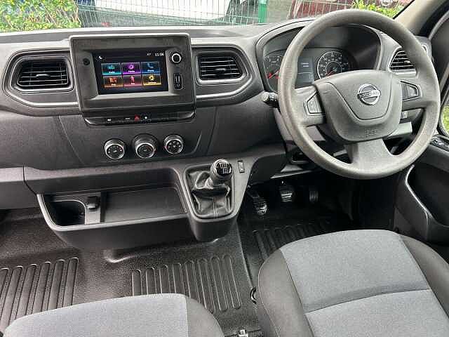 Nissan Interstar 2.3 dCi 28 Tekna Panel Van 4dr Diesel Manual FWD L1 Euro 6 (110 ps)