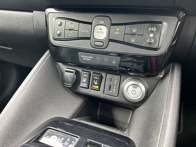 Nissan LEAF 39kWh N-Connecta Hatchback 5dr Electric Auto (150 ps)