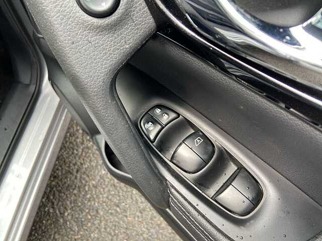 Nissan QASHQAI 1.2 DiG-T Tekna [Non-Panoramic] 5dr