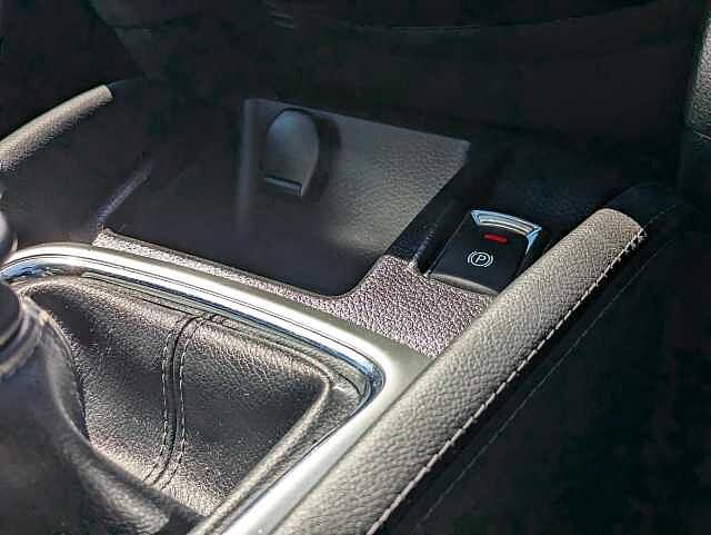 Nissan Qashqai 1.5 dCi Tekna SUV 5dr Diesel Manual 2WD Euro 6 (s/s) (110 ps)