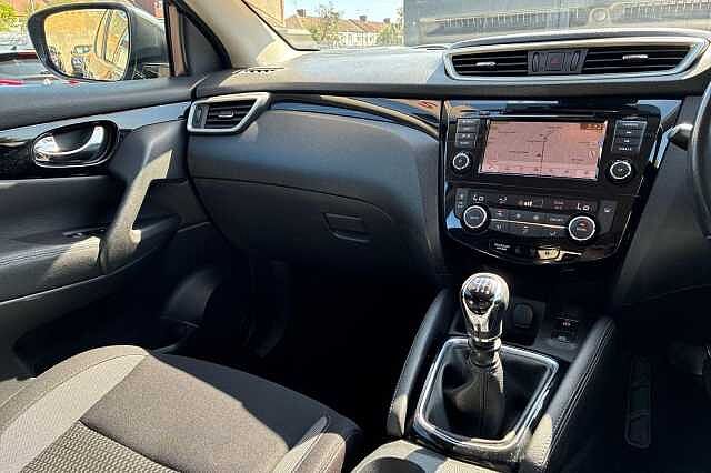 Nissan QASHQAI 1.3 DiG-T 160 Acenta Premium 5dr