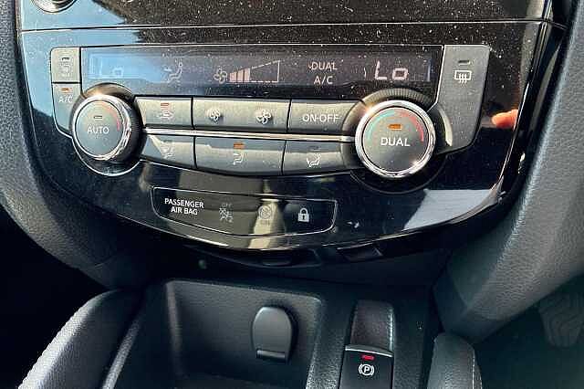 Nissan QASHQAI 1.3 DiG-T 160 Acenta Premium 5dr