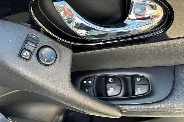 Nissan QASHQAI 1.3 DiG-T 160 Acenta Premium 5dr