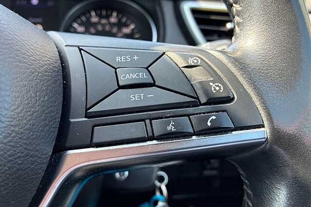 Nissan QASHQAI 1.3 DiG-T 160 Acenta Premium 5dr