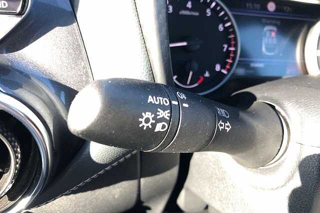 Nissan Juke 1.0 DiG-T 114 N-Connecta 5dr