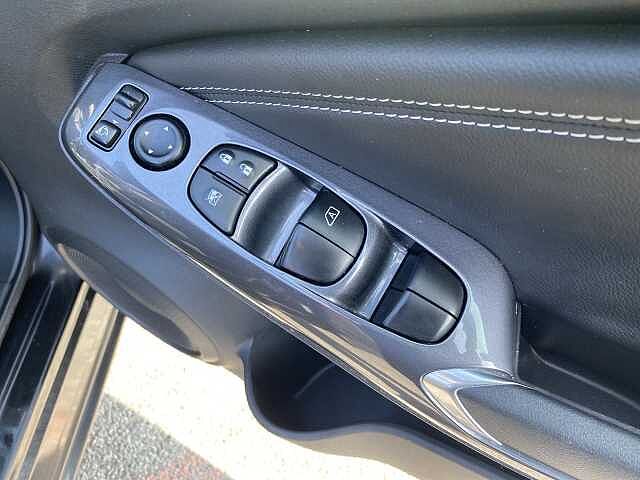 Nissan Juke Hatchback 1.0 DiG-T N-Connecta 5dr