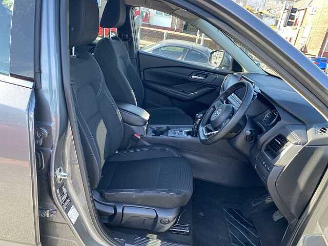 Nissan Qashqai Hatchback 1.3 DiG-T MHEV 140 Acenta Premium 5dr