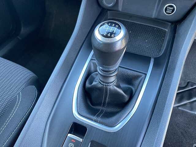 Nissan Qashqai Hatchback 1.3 DiG-T MHEV 140 Acenta Premium 5dr