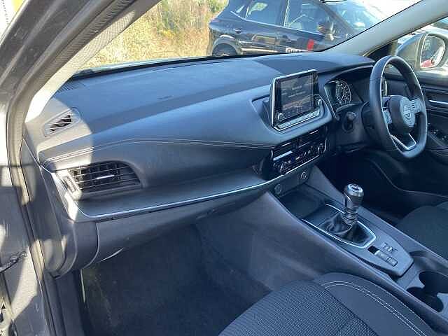 Nissan Qashqai Hatchback 1.3 DiG-T MHEV 140 Acenta Premium 5dr