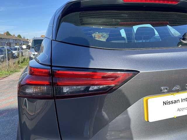 Nissan Qashqai Hatchback 1.3 DiG-T MHEV 140 Acenta Premium 5dr