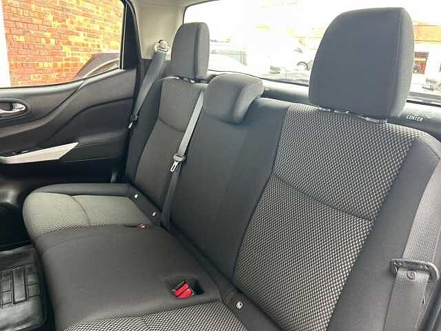 Nissan Navara 2.3 dCi Acenta Pickup Double Cab 4dr Diesel Manual 4WD Euro 6 (s/s) (163 ps)