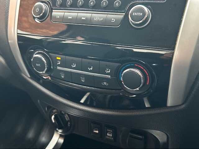 Nissan Navara 2.3 dCi Acenta Pickup Double Cab 4dr Diesel Manual 4WD Euro 6 (s/s) (163 ps)