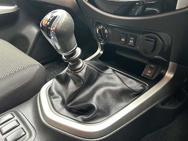 Nissan Navara 2.3 dCi Acenta Pickup Double Cab 4dr Diesel Manual 4WD Euro 6 (s/s) (163 ps)