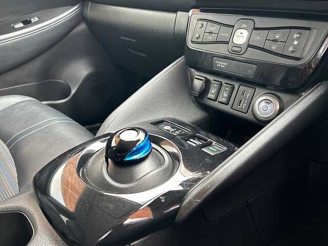 Nissan LEAF 40kWh N-Connecta Hatchback 5dr Electric Auto (150 ps)
