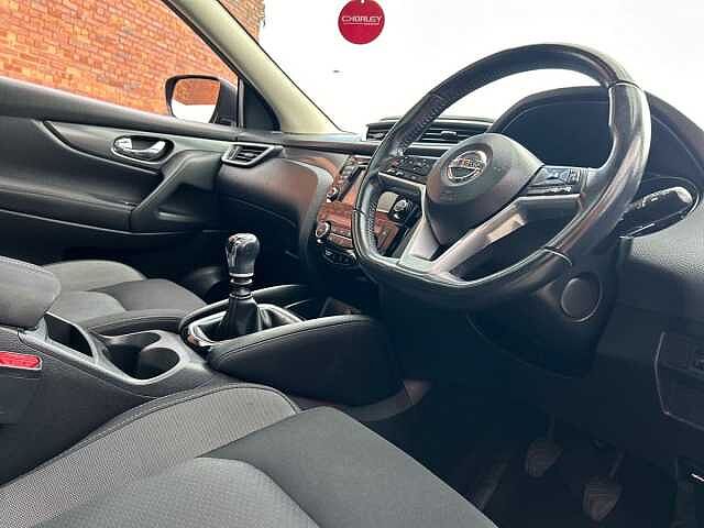 Nissan Qashqai 1.2 DIG-T N-Connecta SUV 5dr Petrol Manual Euro 6 (s/s) (115 ps)