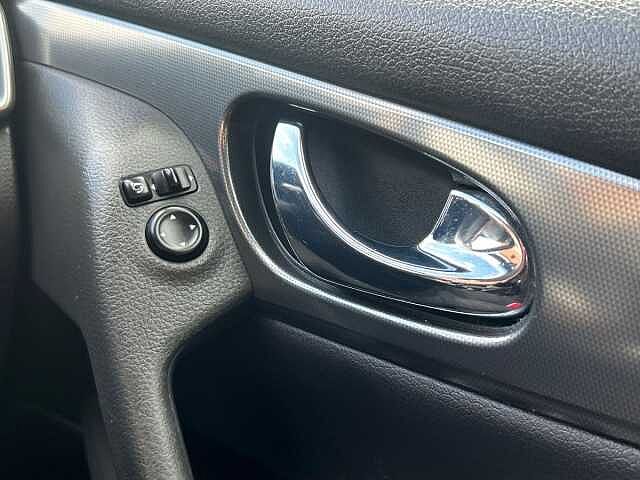 Nissan Qashqai 1.2 DIG-T N-Connecta SUV 5dr Petrol Manual Euro 6 (s/s) (115 ps)