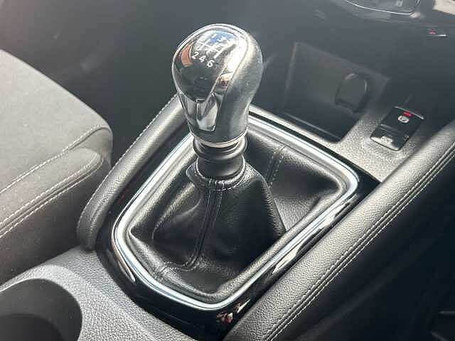 Nissan Qashqai 1.2 DIG-T N-Connecta SUV 5dr Petrol Manual Euro 6 (s/s) (115 ps)