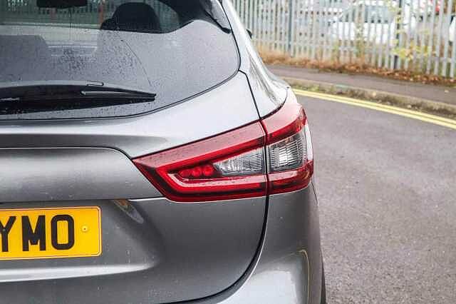 Nissan Qashqai 1.3 DIG-T N-Motion SUV 5dr Petrol Manual Euro 6 (s/s) (140 ps)
