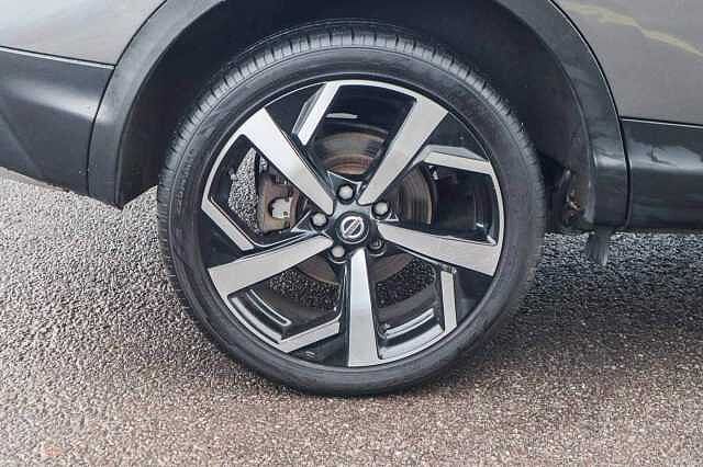 Nissan Qashqai 1.3 DIG-T N-Motion SUV 5dr Petrol Manual Euro 6 (s/s) (140 ps)