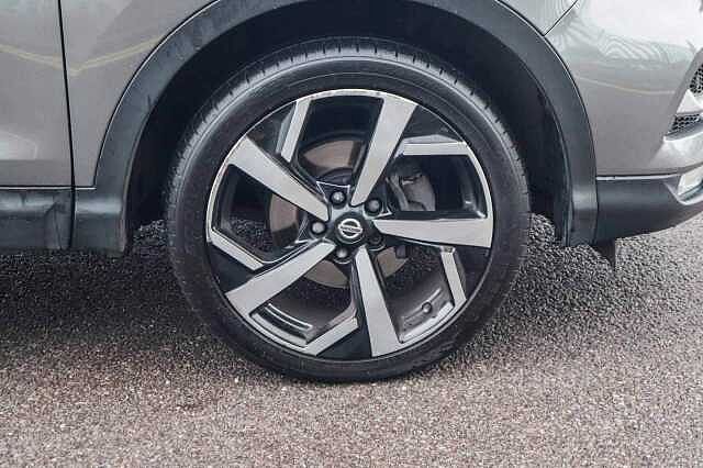 Nissan Qashqai 1.3 DIG-T N-Motion SUV 5dr Petrol Manual Euro 6 (s/s) (140 ps)