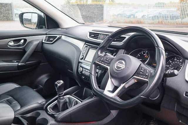 Nissan Qashqai 1.3 DIG-T N-Motion SUV 5dr Petrol Manual Euro 6 (s/s) (140 ps)