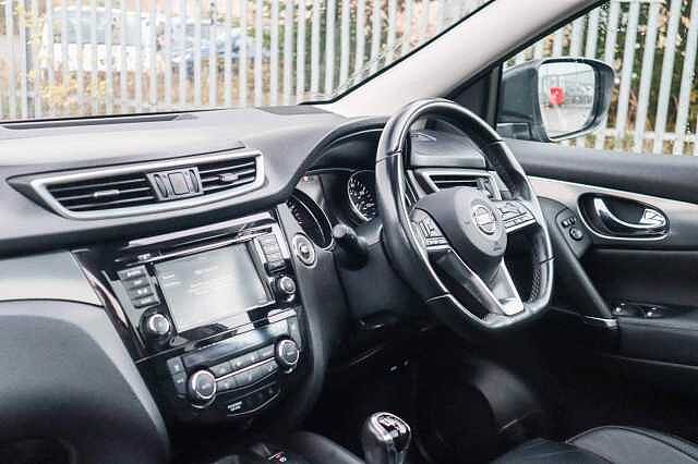 Nissan Qashqai 1.3 DIG-T N-Motion SUV 5dr Petrol Manual Euro 6 (s/s) (140 ps)
