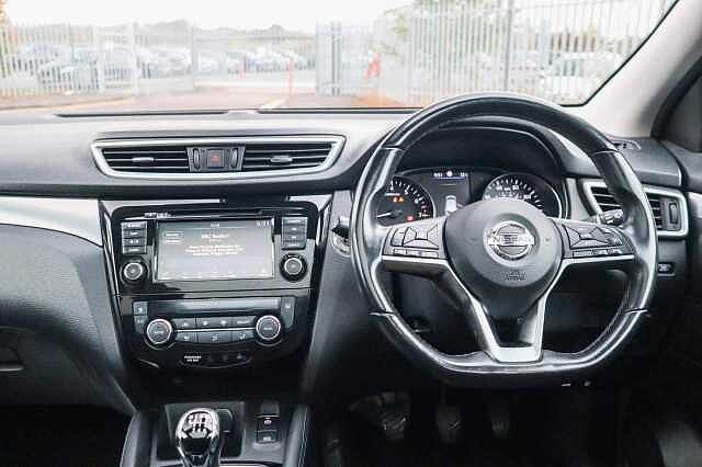 Nissan Qashqai 1.3 DIG-T N-Motion SUV 5dr Petrol Manual Euro 6 (s/s) (140 ps)