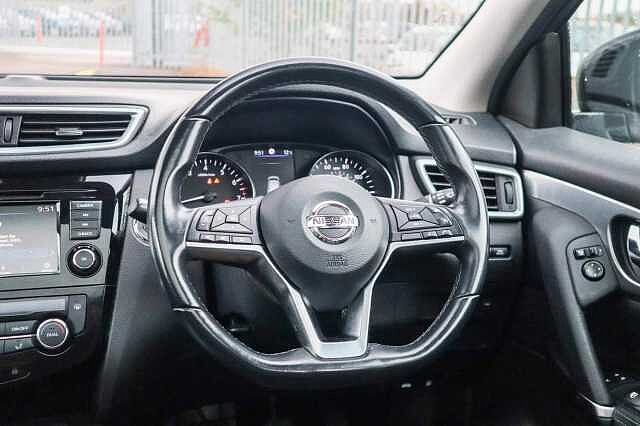 Nissan Qashqai 1.3 DIG-T N-Motion SUV 5dr Petrol Manual Euro 6 (s/s) (140 ps)
