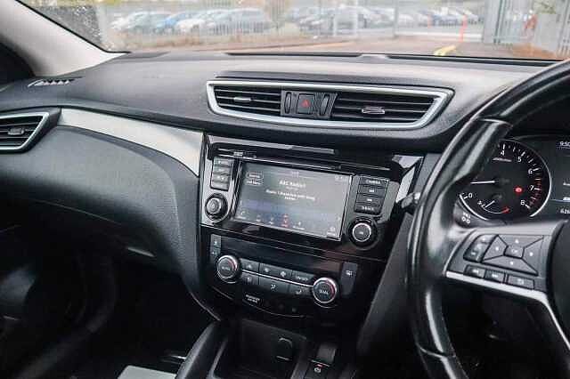 Nissan Qashqai 1.3 DIG-T N-Motion SUV 5dr Petrol Manual Euro 6 (s/s) (140 ps)