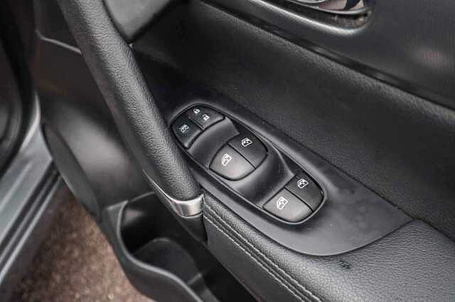 Nissan Qashqai 1.3 DIG-T N-Motion SUV 5dr Petrol Manual Euro 6 (s/s) (140 ps)