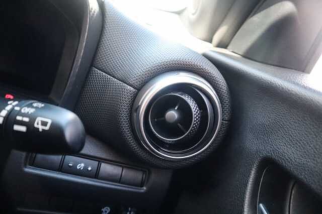 Nissan Juke 1.0 DIG-T N-Connecta SUV 5dr Petrol Manual Euro 6 (s/s) (114 ps)