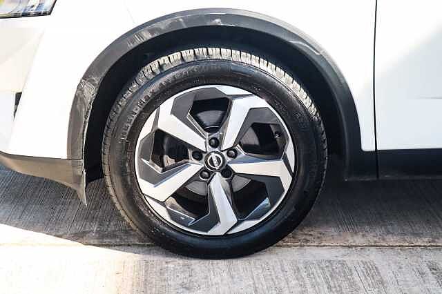 Nissan Qashqai 1.3 DIG-T MHEV N-Connecta SUV 5dr Petrol Hybrid Manual Euro 6 (s/s) (140 ps)