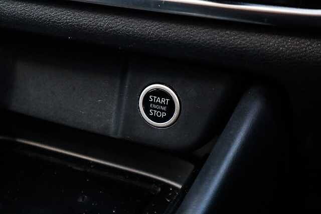 Nissan Qashqai 1.3 DIG-T MHEV N-Connecta SUV 5dr Petrol Hybrid Manual Euro 6 (s/s) (140 ps)