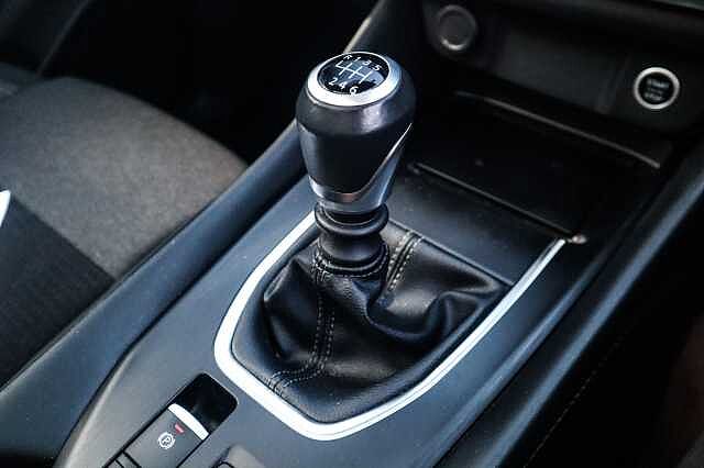 Nissan Qashqai 1.3 DIG-T MHEV N-Connecta SUV 5dr Petrol Hybrid Manual Euro 6 (s/s) (140 ps)