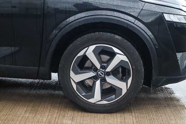 Nissan Qashqai 1.3 DIG-T MHEV N-Connecta SUV 5dr Petrol Hybrid XTRON Euro 6 (s/s) (158 ps)