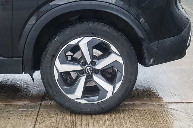 Nissan Qashqai 1.3 DIG-T MHEV N-Connecta SUV 5dr Petrol Hybrid XTRON Euro 6 (s/s) (158 ps)
