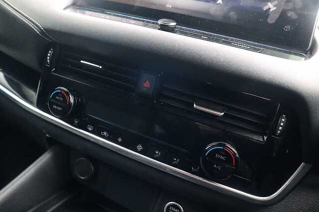 Nissan Qashqai 1.3 DIG-T MHEV N-Connecta SUV 5dr Petrol Hybrid XTRON Euro 6 (s/s) (158 ps)