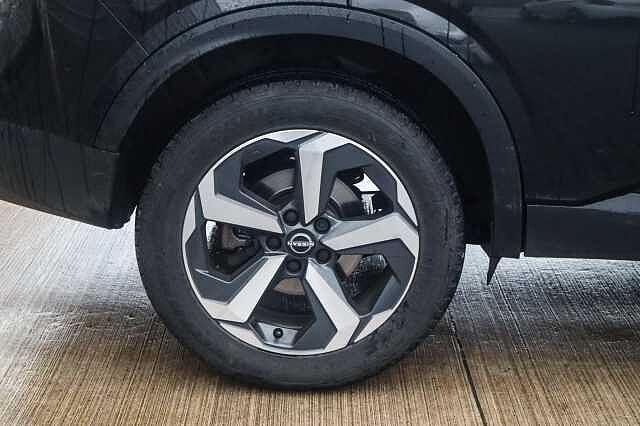 Nissan Qashqai 1.3 DIG-T MHEV N-Connecta SUV 5dr Petrol Hybrid XTRON Euro 6 (s/s) (158 ps)